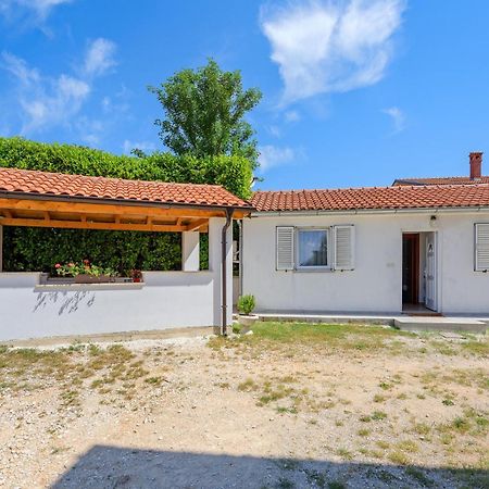 Awesome Home In Zminj With Wifi Экстерьер фото