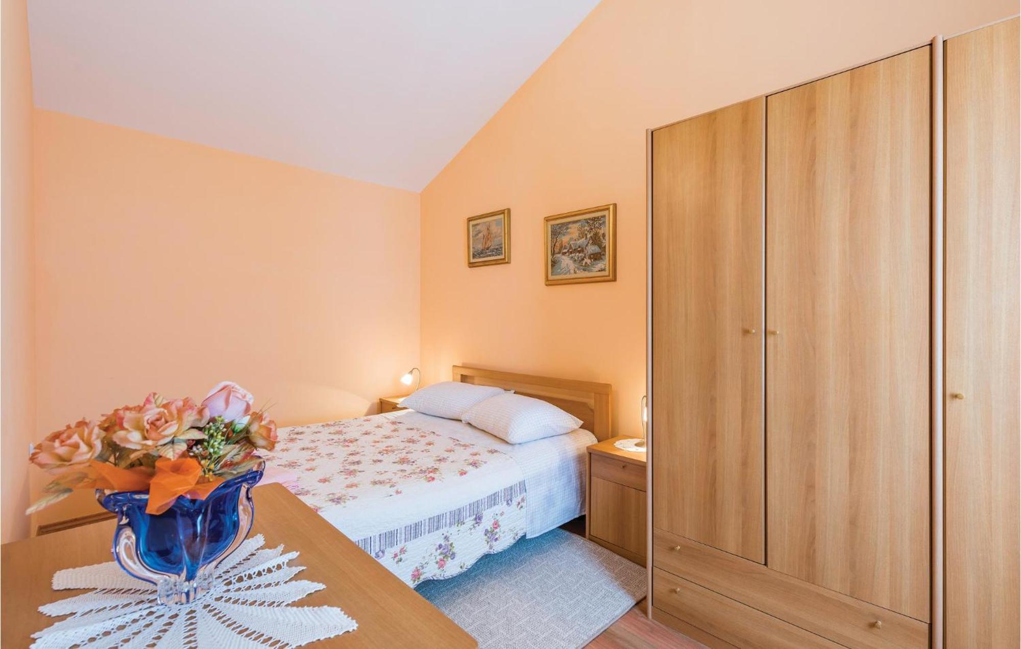 Awesome Home In Zminj With Wifi Экстерьер фото