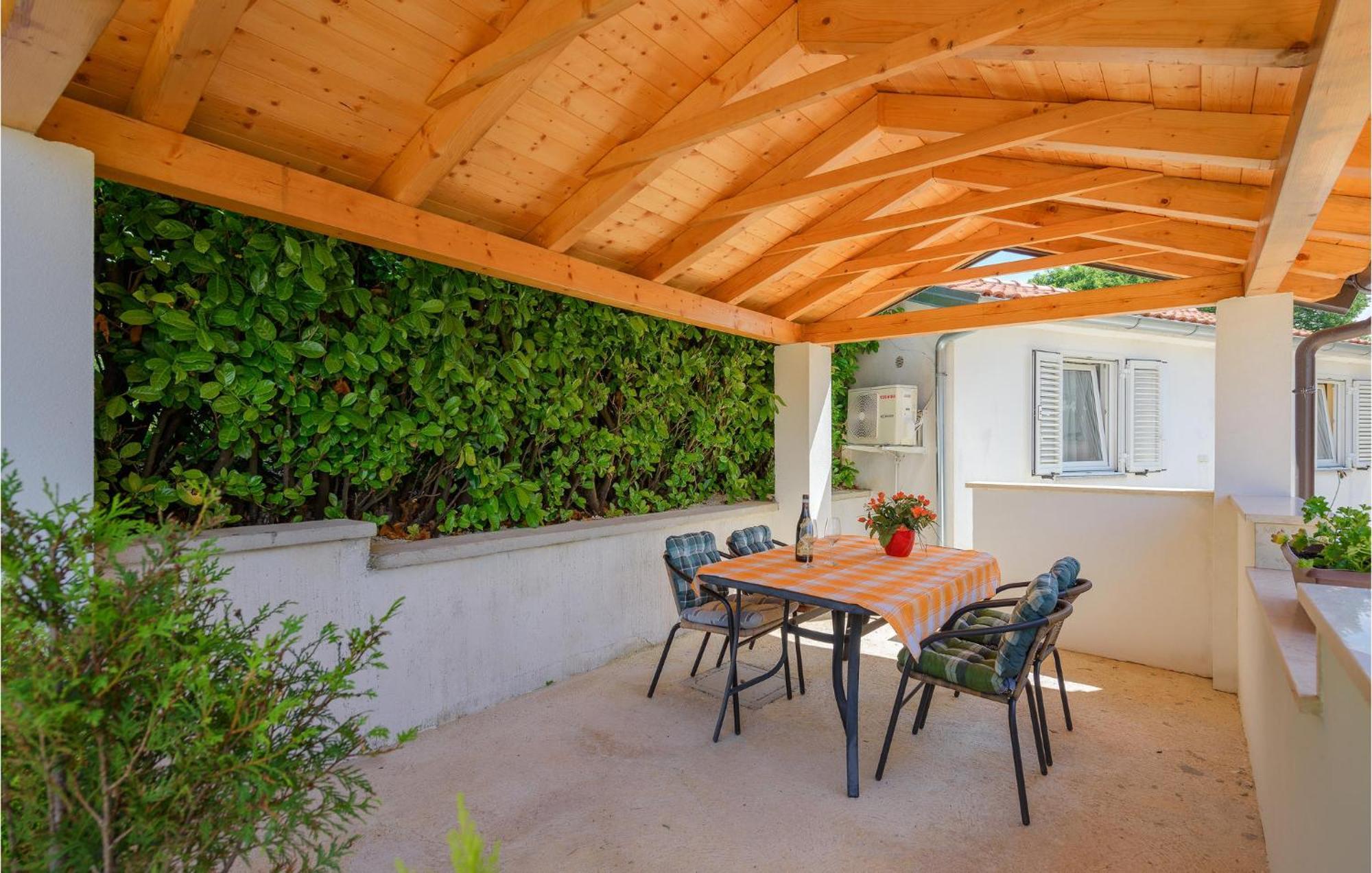 Awesome Home In Zminj With Wifi Экстерьер фото