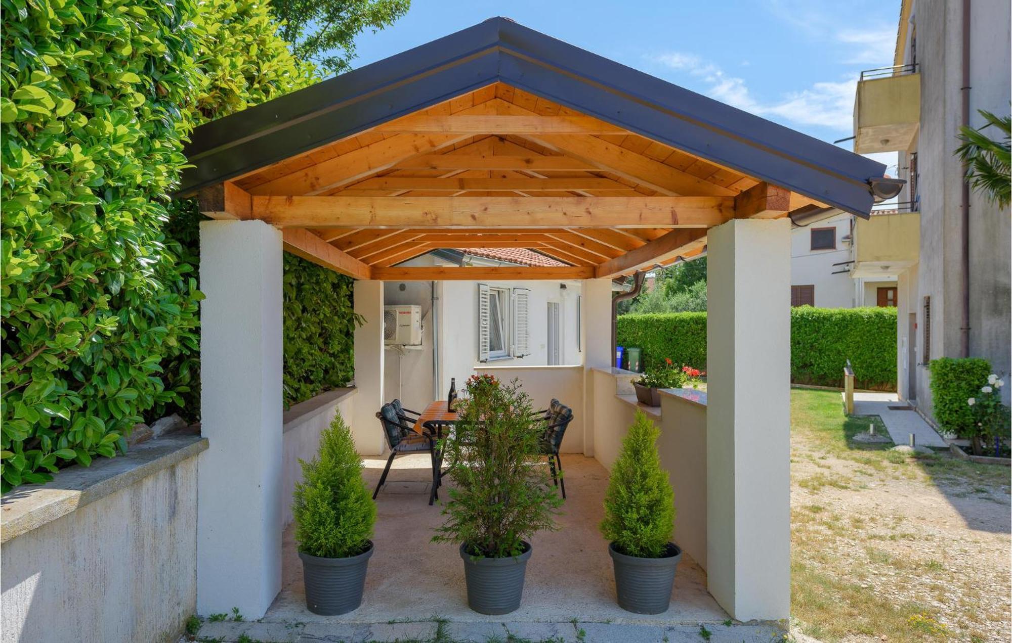 Awesome Home In Zminj With Wifi Экстерьер фото