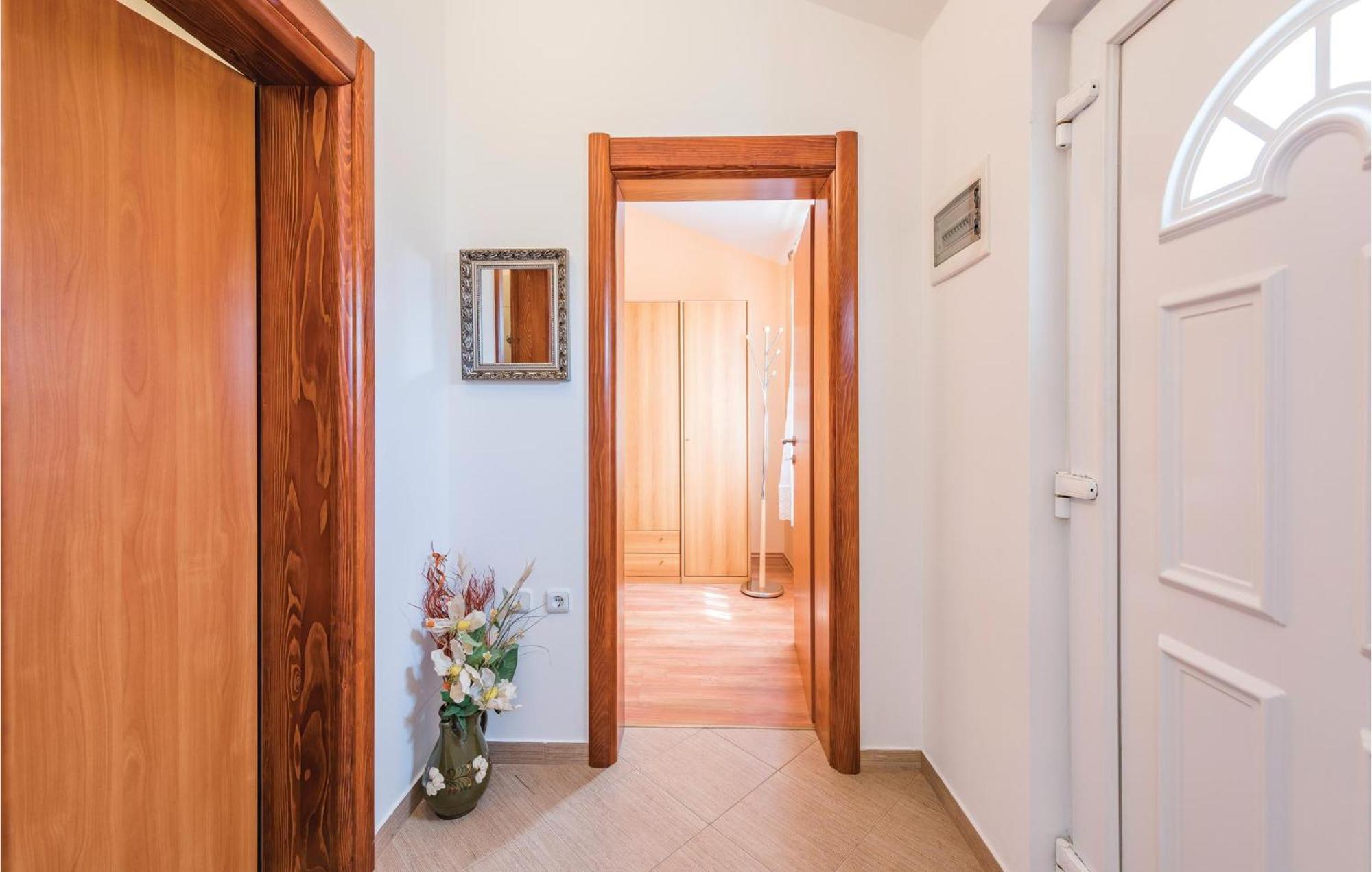 Awesome Home In Zminj With Wifi Экстерьер фото