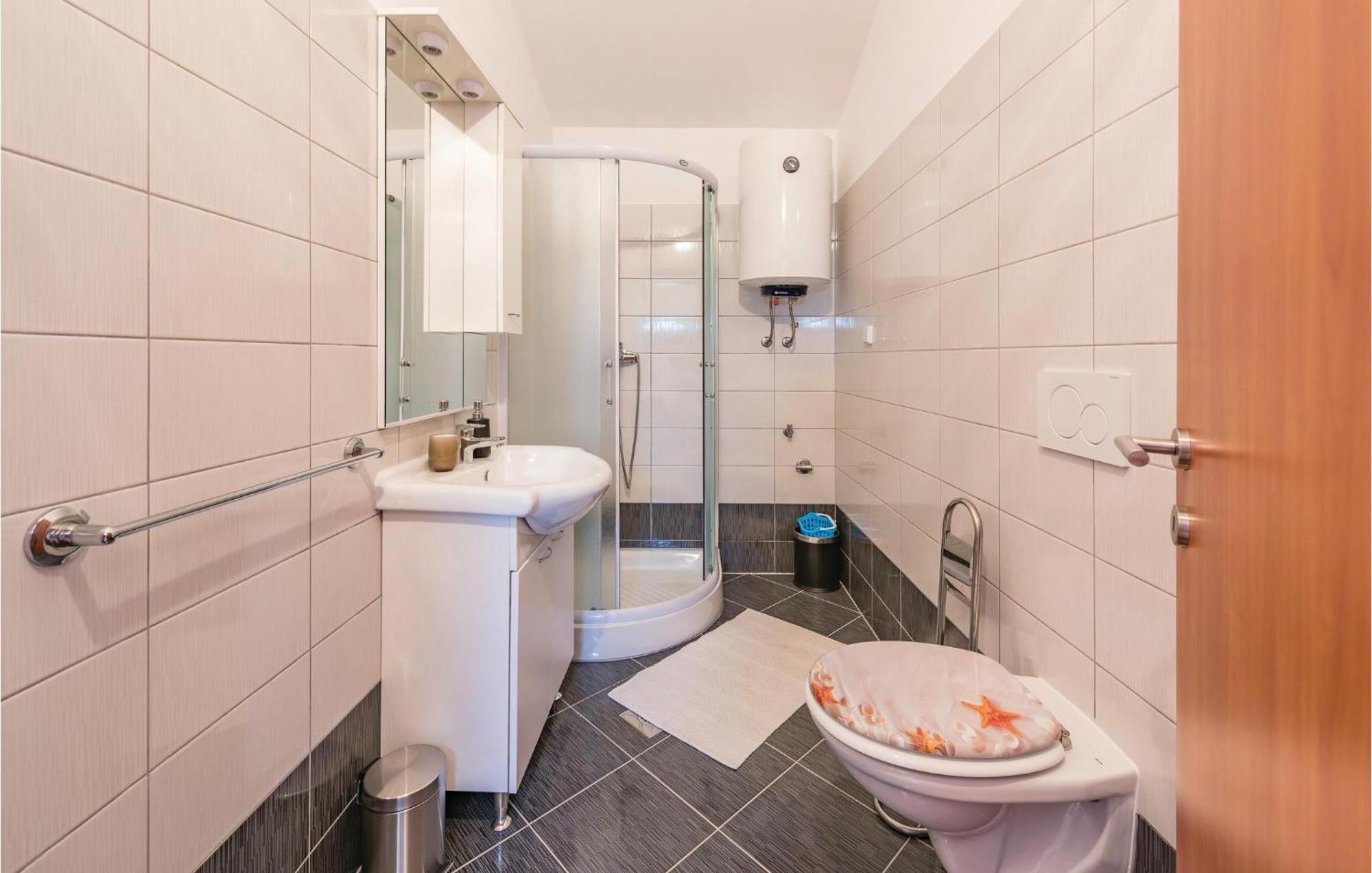 Awesome Home In Zminj With Wifi Экстерьер фото