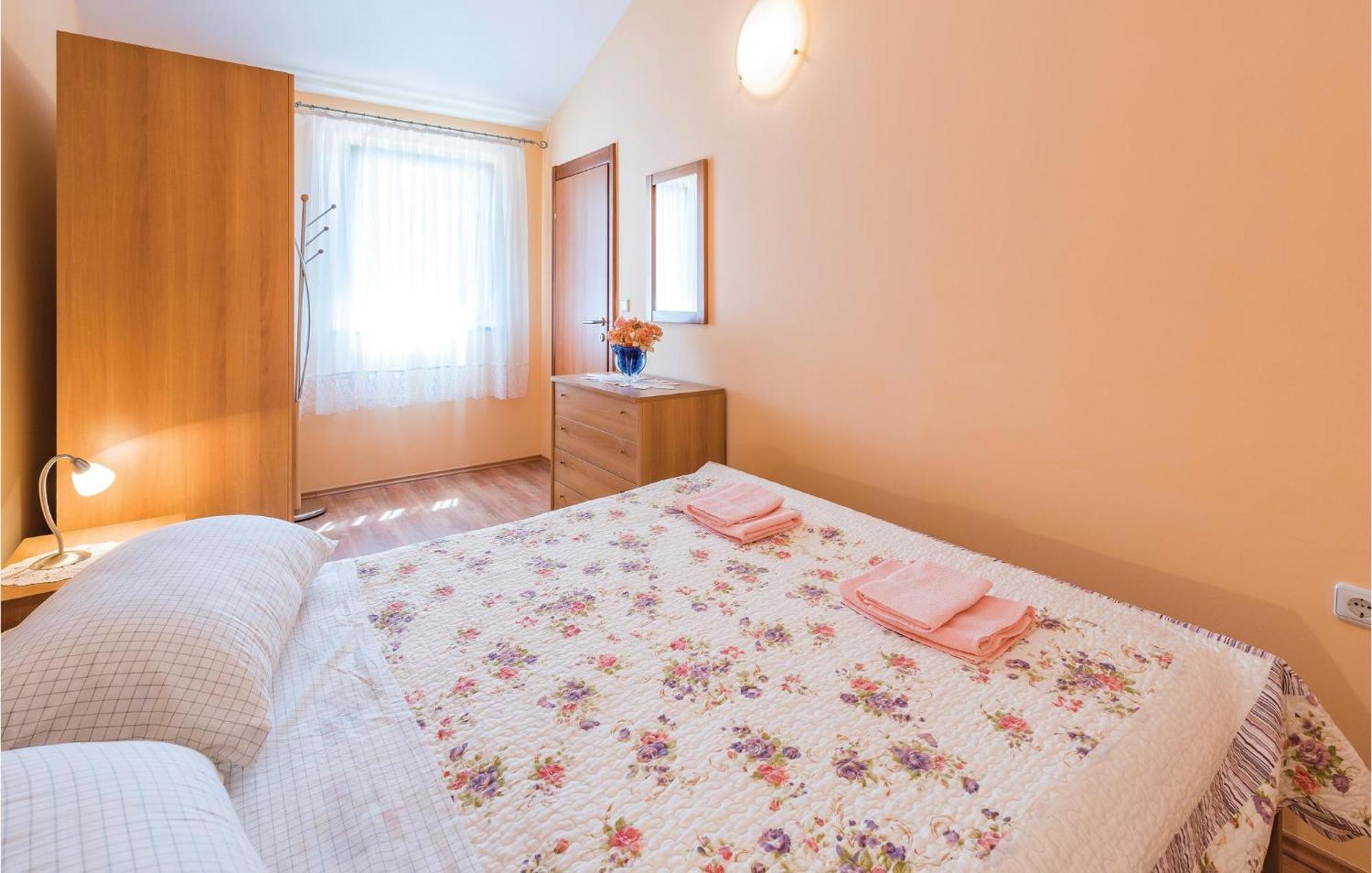 Awesome Home In Zminj With Wifi Экстерьер фото